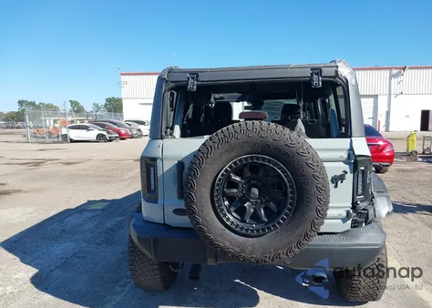 2022 Ford Bronco Black Diamond z USA, uszkodzony, nr VIN 1FMEE5DH0NLA87792